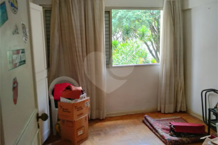 Apartamento à venda com 3 quartos, sendo 1 suíte,  em Aclimação, São Paulo, SP