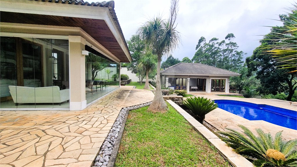 Casa à venda ou para alugar com 5 suítes em Serra da Cantareira, Mairiporã, SP