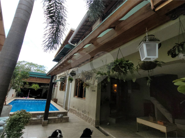 Sobrado à venda com 4 quartos, sendo 2 suítes,  no Centro, Mairiporã, SP