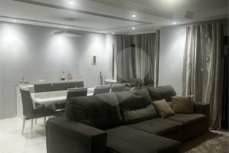 Sobrado à venda com 3 quartos, sendo 1 suíte,  em Vila Romanópolis, Ferraz de Vasconcelos, SP
