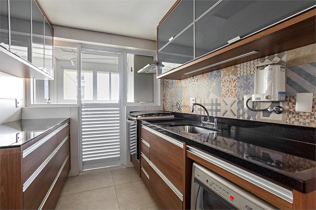 Apartamento à venda com 3 quartos, sendo 1 suíte, em Jardim das Acácias, São Paulo, SP