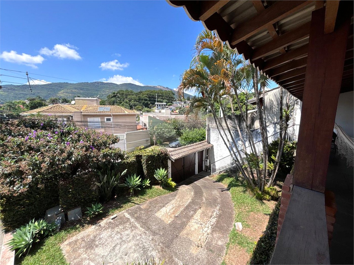 Casa à venda com 5 quartos, sendo 2 suítes,  em Jardim Maristela, Atibaia, SP