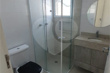 Casa à venda com 3 quartos, sendo 1 suíte, no condomínio Figueira Garden, Atibaia - SP