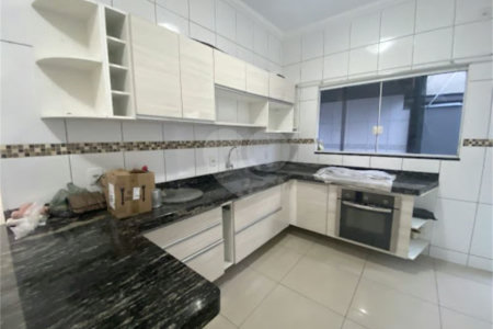 Casa à venda com 4 quartos, sendo 2 suítes,  em Jardim Santa Marta III, Salto, SP