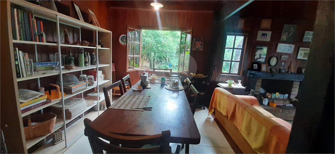 Casa à venda com 4 quartos, sendo 2 suítes, no condomínio Associação Reserva das Hortênsias, Mairiporã - SP