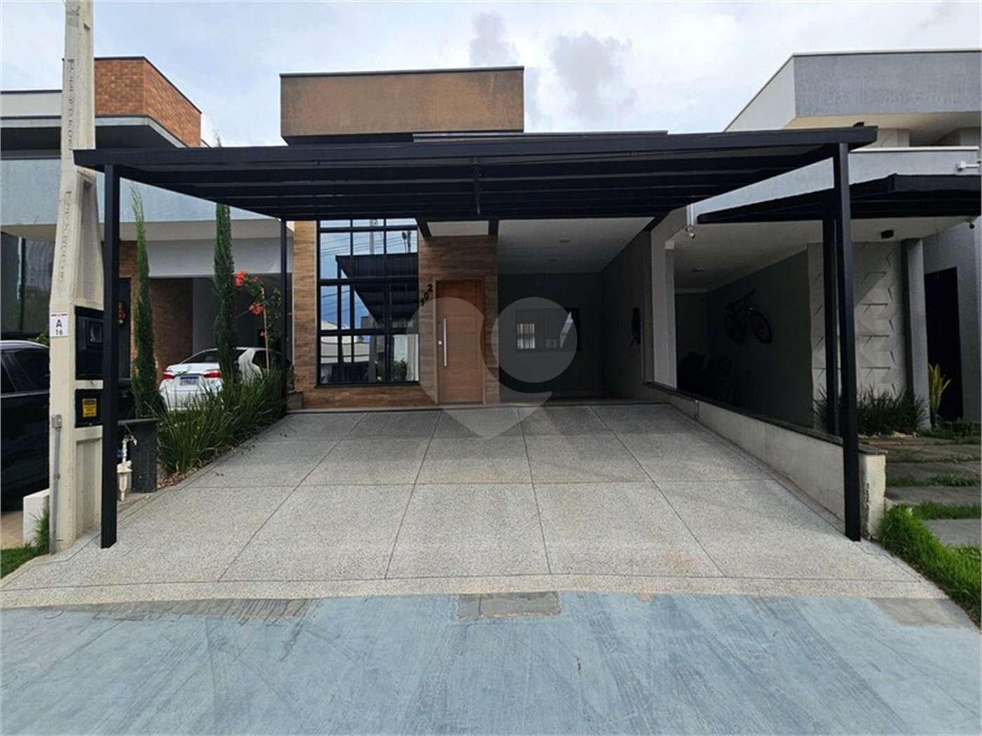 Casa à venda com 3 quartos, sendo 1 suíte, no condomínio Mantova, Indaiatuba - SP