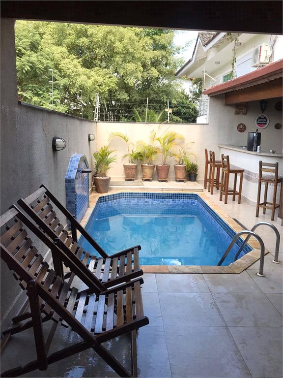 Sobrado à venda com 3 quartos em Tremembé, São Paulo, SP