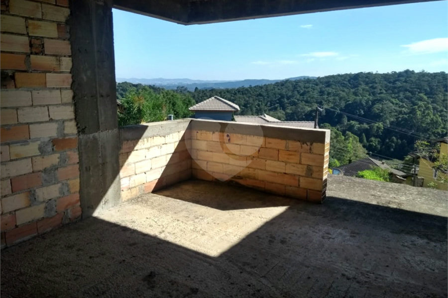 Sobrado à venda com 4 suítes em Roseira, Mairiporã, SP