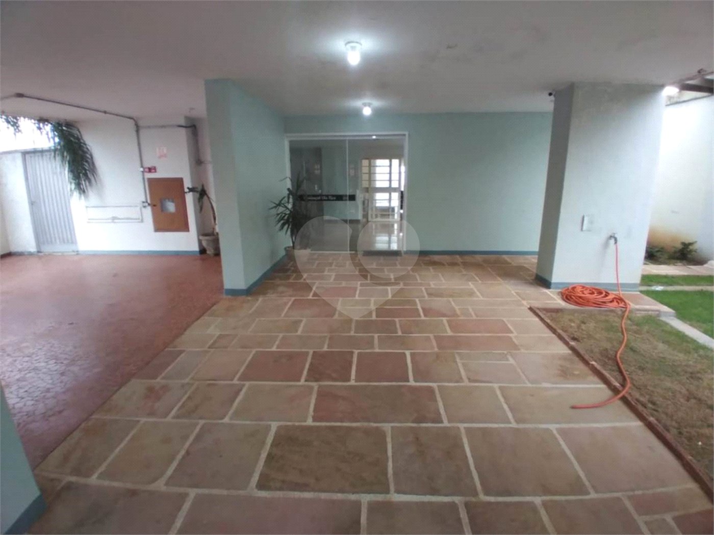 Apartamento no Condomínio Vila Rica.