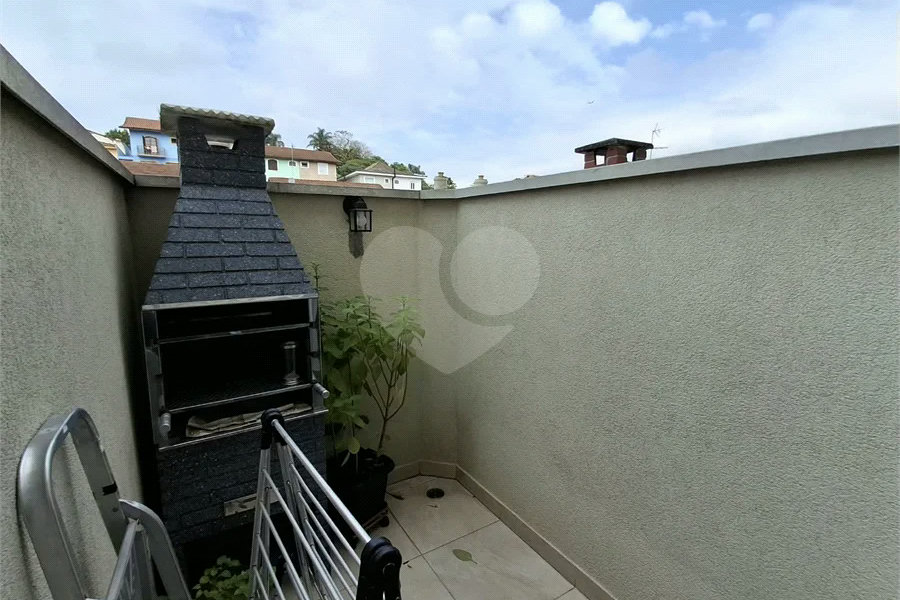 Casa à venda com 3 quartos, sendo 1 suíte, no condomínio Vila Arnoni, São Paulo - SP
