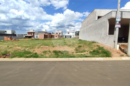 Lote à Venda em São Carlos, no Condomínio Villeneuve I