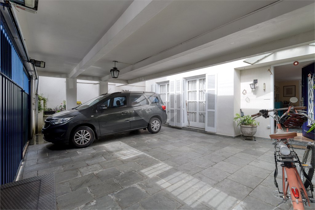 Sobrado à venda com 3 quartos, sendo 1 suíte,  em Alto da Boa Vista, São Paulo, SP
