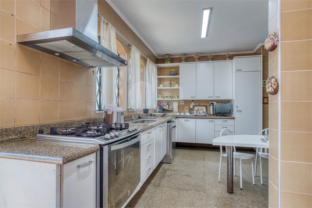 Casa Térrea à venda com 4 suítes em Jardim Cordeiro, São Paulo, SP