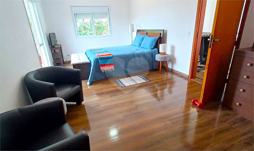 Casa à venda com 3 quartos, sendo 2 suítes, no condomínio Altos de São Roque, São Roque - SP