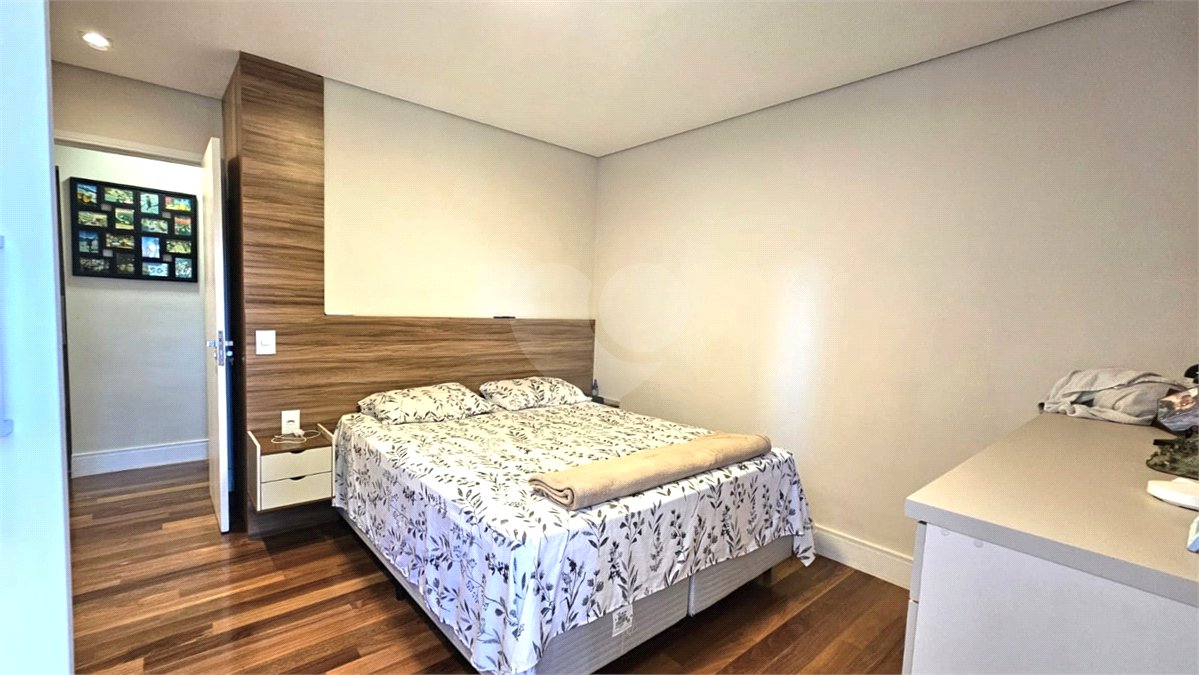 Casa à venda com 3 quartos, sendo 1 suíte, no condomínio Flora Park, São Paulo - SP