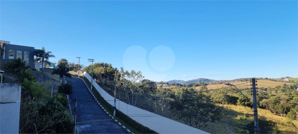 Casa à venda com 4 suítes no condomínio Osato, Atibaia - SP