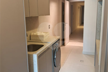 Apartamento à venda com 3 suítes em Moema, São Paulo, SP
