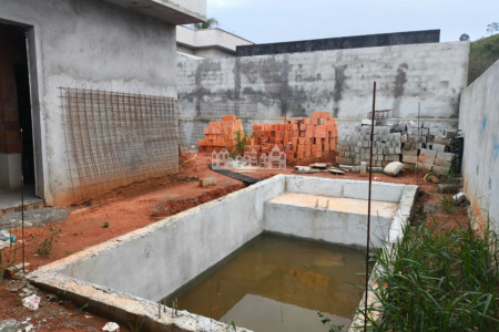 Casa à venda com 3 quartos, sendo 1 suíte,  em Loteamento Parque Residencial Serras de Atibaia II, Atibaia, SP