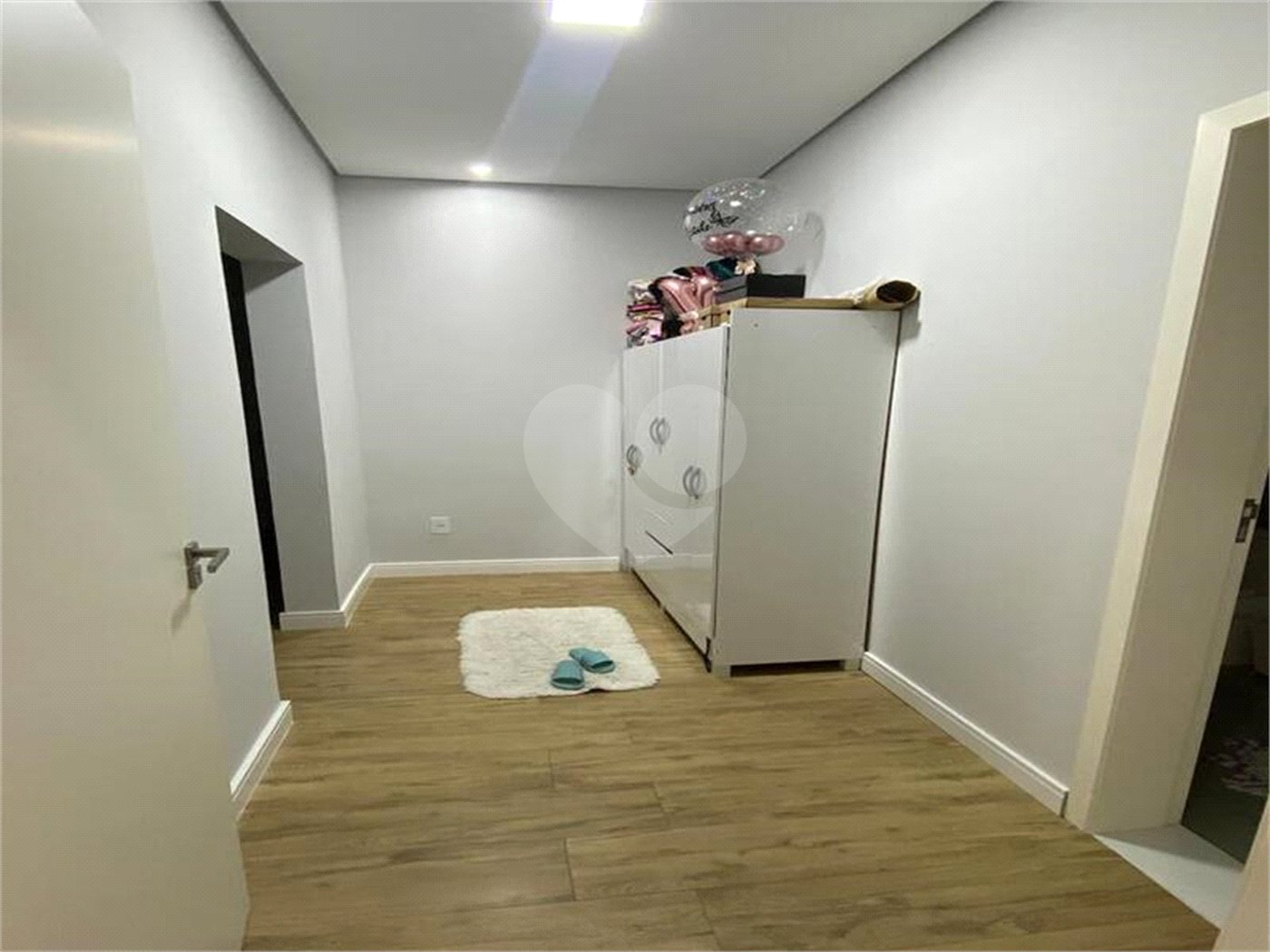 Casa à venda com 3 quartos, sendo 1 suíte,  no condomínio Residencial Mantova, Indaiatuba - SP