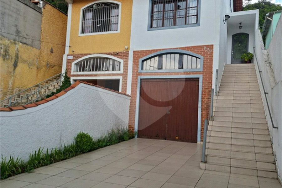 Sobrado à venda com 3 quartos, sendo 1 suíte,  em Tremembé, São Paulo, SP