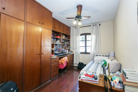 Sobrado à venda com 4 quartos, sendo 1 suíte, em Alto da Boa Vista, São Paulo, SP