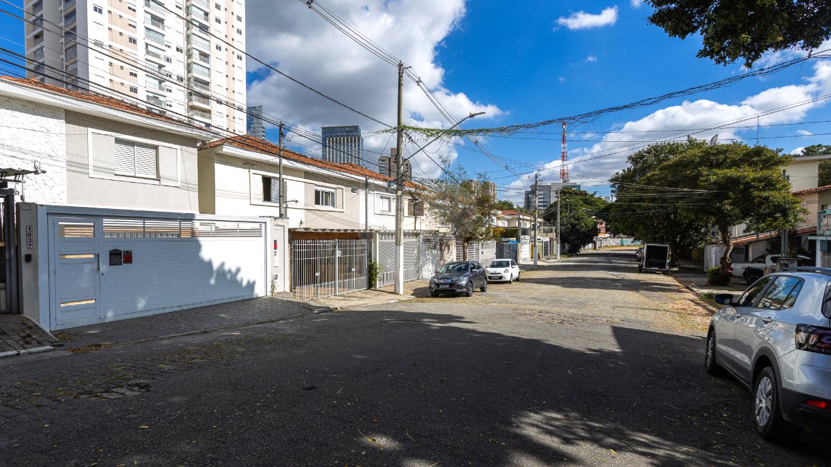 Casa à venda com 3 quartos, sendo 1 suíte, em Vila Cordeiro, São Paulo, SP