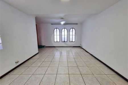 Sobrado à venda com 3 quartos, sendo 1 suíte,  em Jardim Ester Yolanda, São Paulo, SP