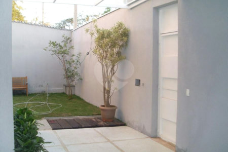 Sobrado à venda com 4 suítes em Vila Oliveira, Mogi das Cruzes, SP