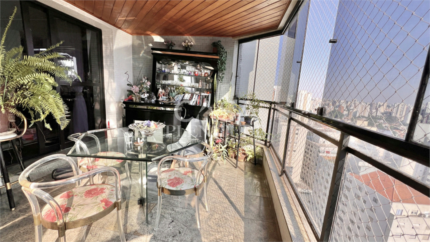 Apartamento à venda com 4 quartos, sendo 1 suíte,  em Vila Mariana, São Paulo, SP