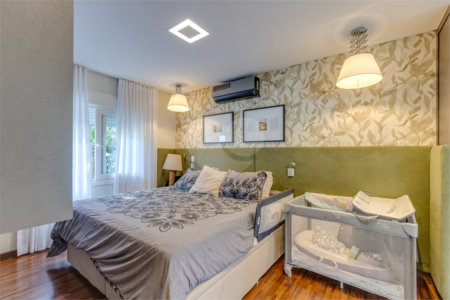 Casa à venda com 4 suítes no condomínio Residencial Canumã, São Paulo - SP
