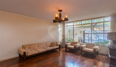 Sobrado à venda com 3 quartos, sendo 1 suíte,  em Jardim Prudência, São Paulo, SP