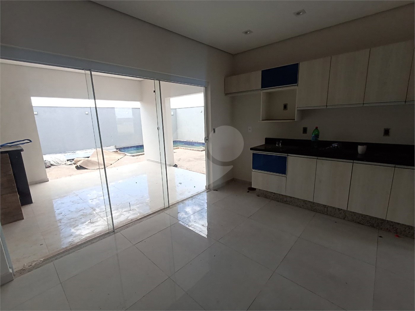 Casa à venda com 3 quartos, sendo 1 suíte, no condomínio Residencial Golden Ville, Itapetininga - SP