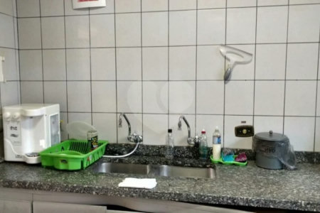 Sobrado à venda com 4 quartos, sendo 1 suíte, em Vila Vitório Mazzei, São Paulo, SP