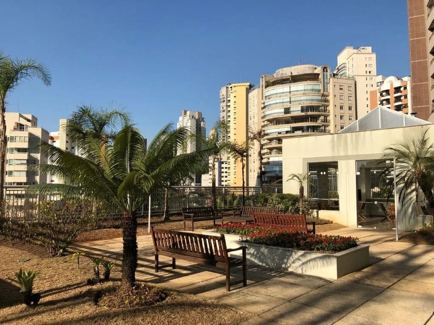 Apartamento à venda com 3 suítes em Vila Suzana, São Paulo, SP