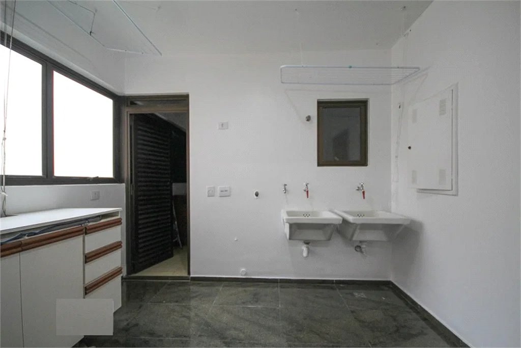 Apartamento à venda com 4 quartos, sendo 2 suítes, em Real Parque, São Paulo, SP