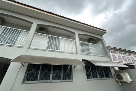Sobrado à venda com 4 quartos, sendo 1 suíte,  em Jardim Santa Rosa, Araraquara, SP