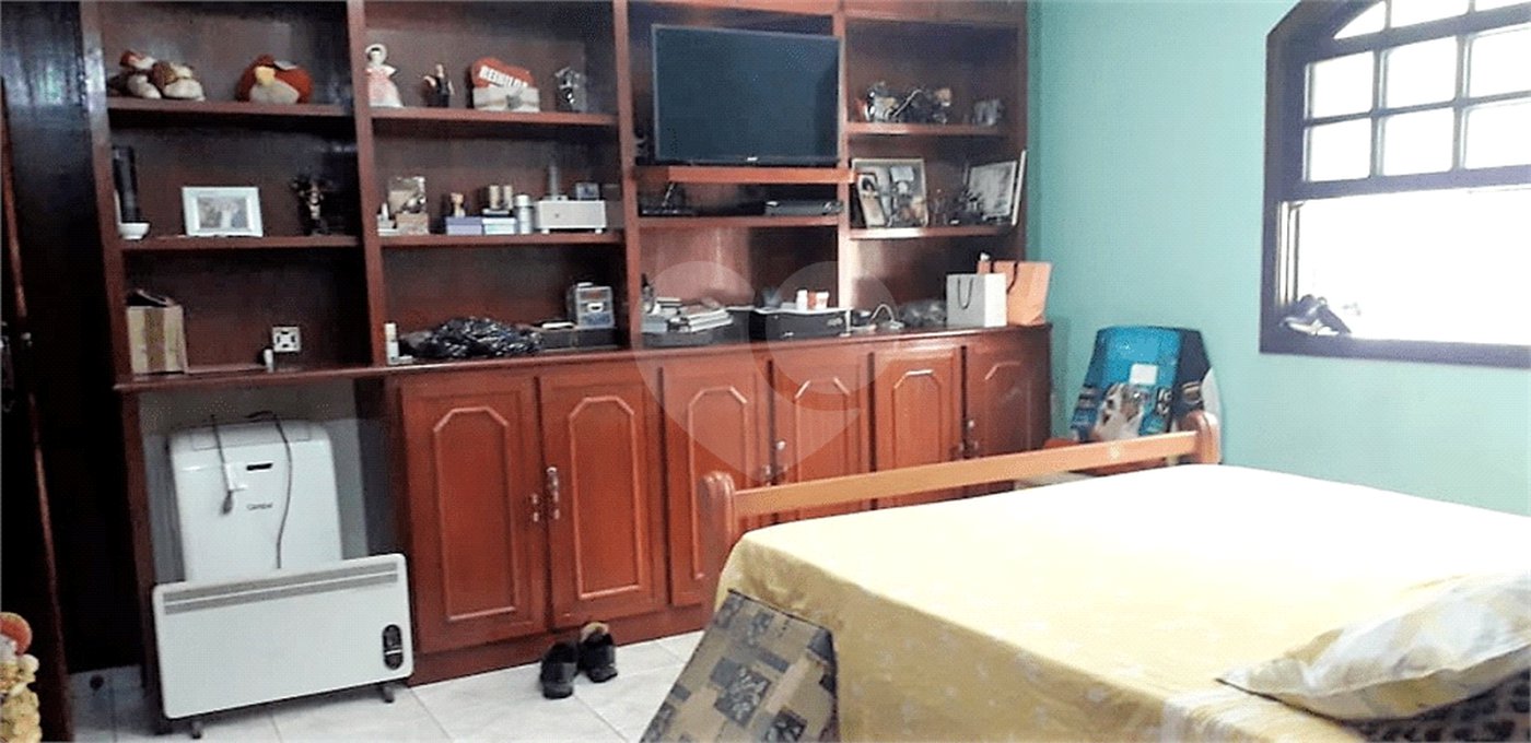 Casa à venda com 4 quartos, sendo 2 suítes, no condomínio Gleba II, Mairiporã - SP