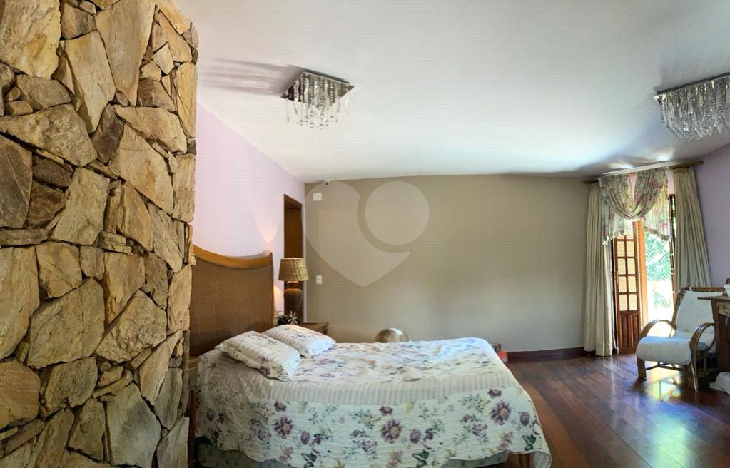 Sobrado à venda com 4 quartos, sendo 2 suítes, em Alto da Boa Vista, São Paulo, SP