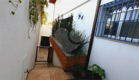 Casa à venda com 5 suítes em Jardim Leonor, São Paulo, SP