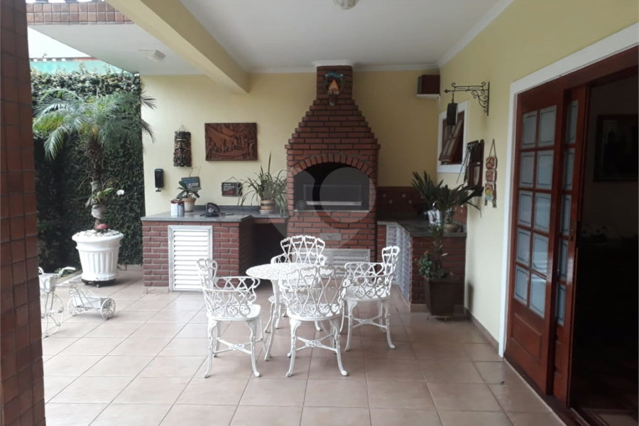 Sobrado à venda com 6 quartos, sendo 5 suítes, em Tremembé, São Paulo, SP