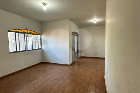 Casa à venda com 4 quartos, sendo 1 suíte,  em Jardim Estoril, Ponta Porã, MS