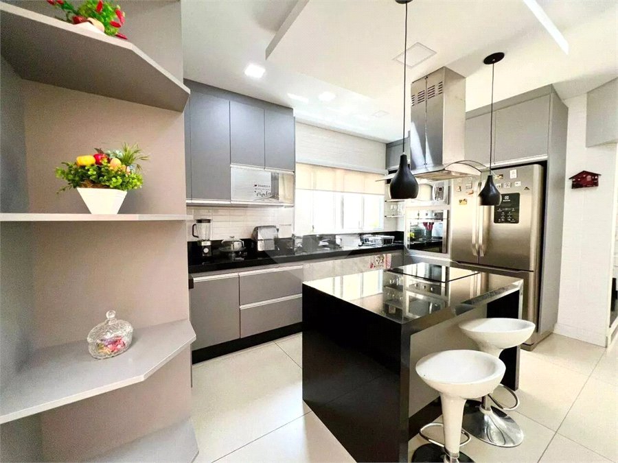 Sobrado à venda com 3 quartos, sendo 1 suíte,  em Residencial Jardim Nathália, Sorocaba, SP