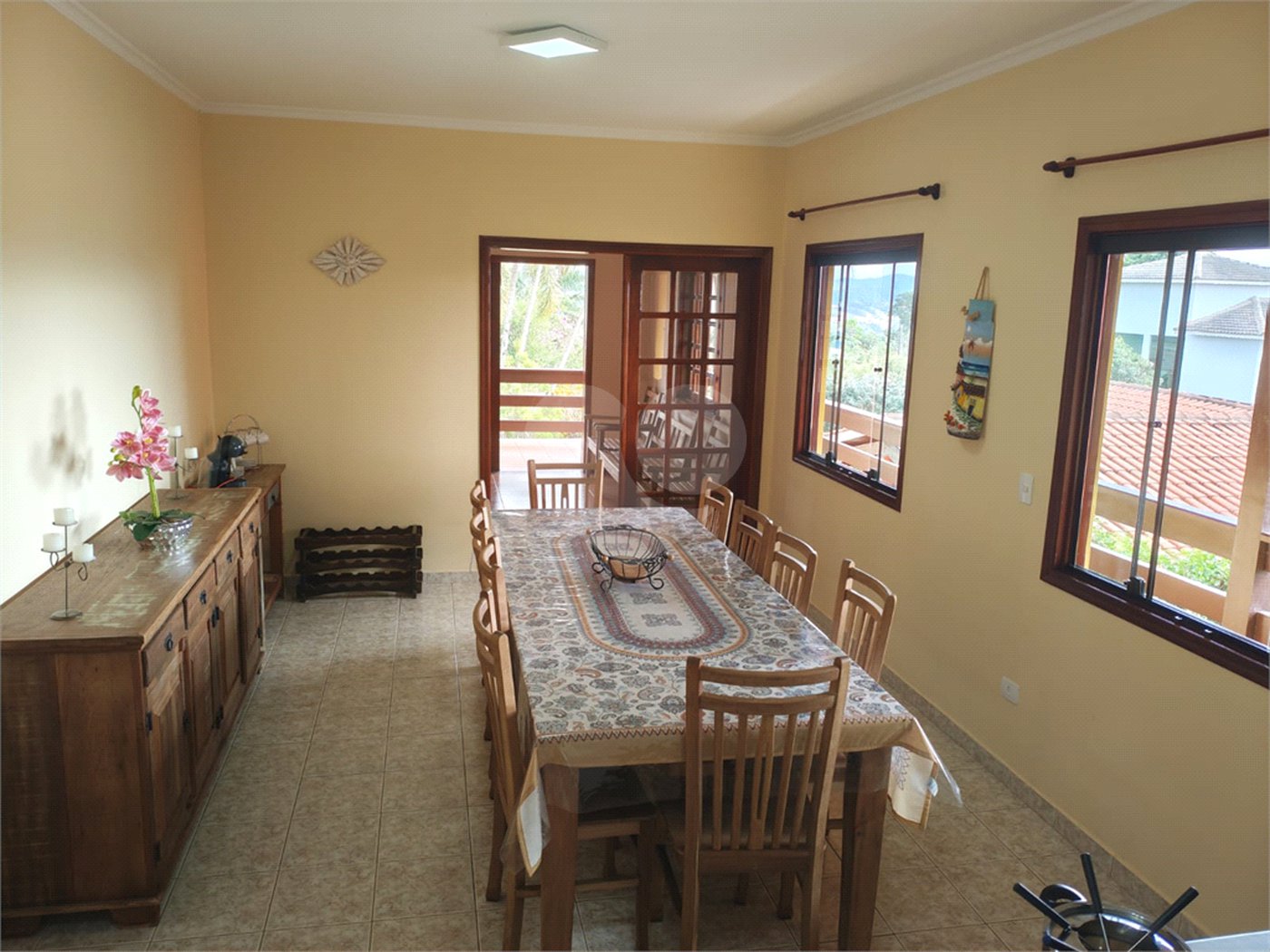 Casa à venda com 4 quartos, sendo 2 suítes,  em Country Residencial Felix, Bom Jesus dos Perdões, SP