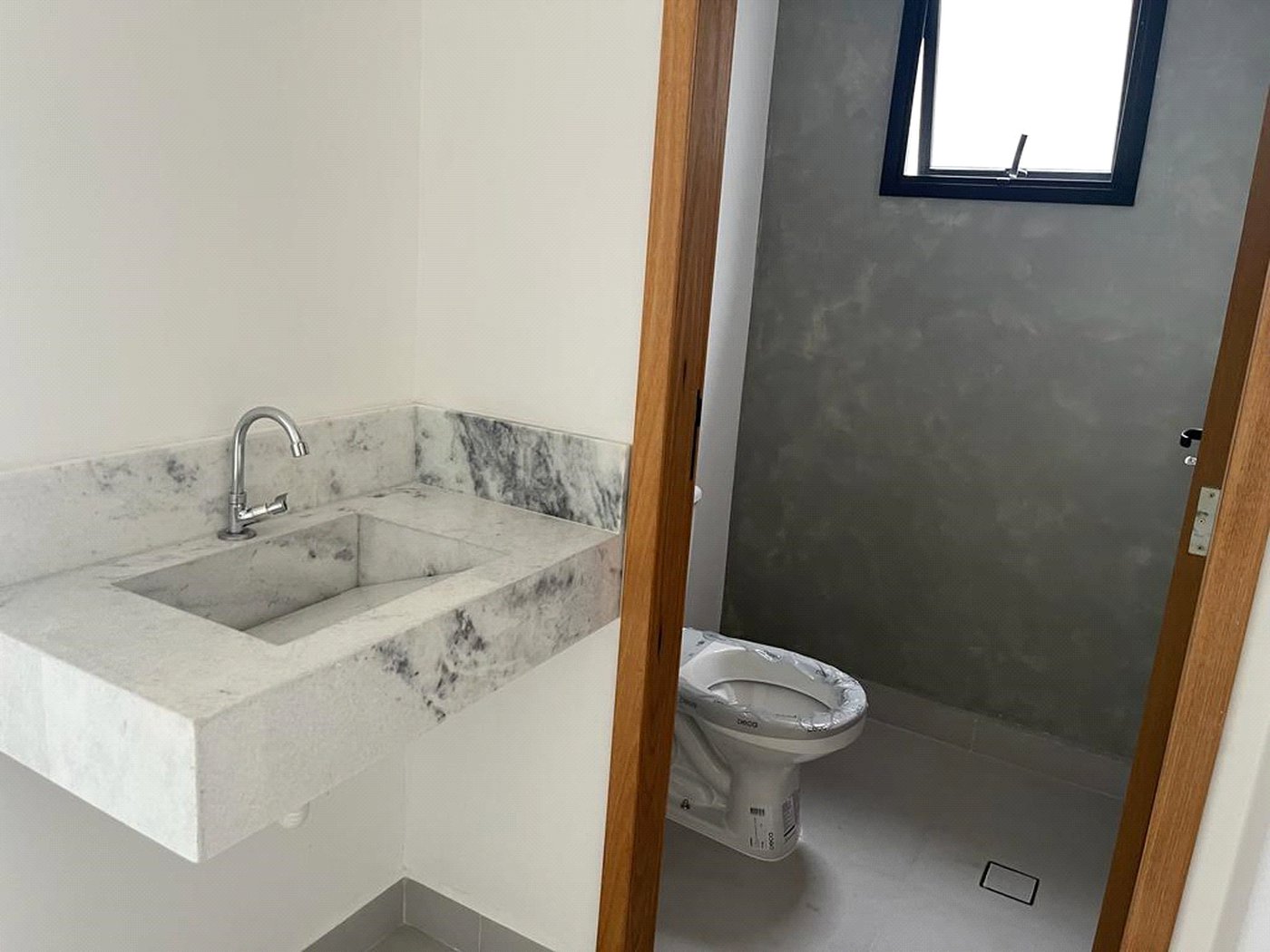 Sobrado à venda com 2 quartos, sendo 1 suíte,  em Arujamérica, Arujá, SP