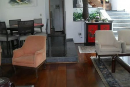 Sobrado à venda com 3 suítes em Jardim Leonor, São Paulo, SP
