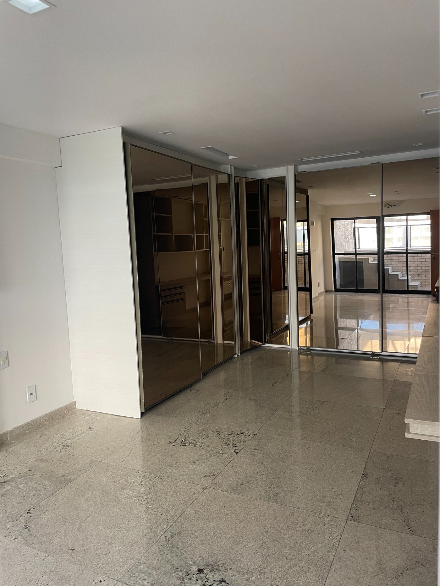 Cobertura à venda com 4 suítes em Ponta Verde, Maceió, AL