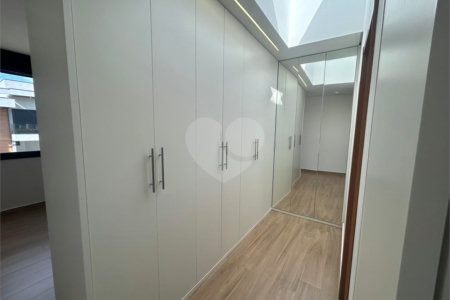 Casa à venda com 3 suítes no condomínio Alphaville Castelo, Itu - SP