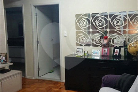 Apartamento à venda com 3 quartos, sendo 1 suíte, em Aclimação, São Paulo, SP
