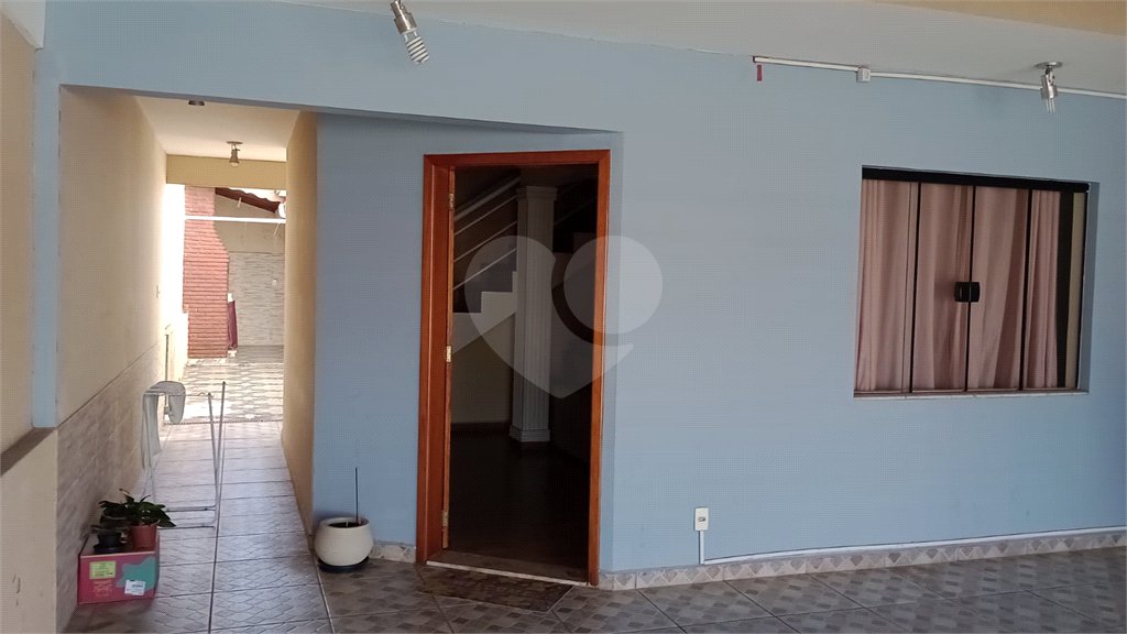 Sobrado à venda com 4 quartos, sendo 1 suíte,  em Parque das Paineiras, Sorocaba, SP