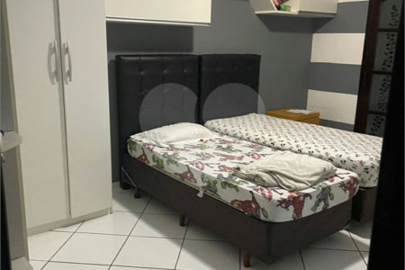 Sobrado à venda com 4 quartos, sendo 1 suíte, em Vila Áurea, Poá, SP